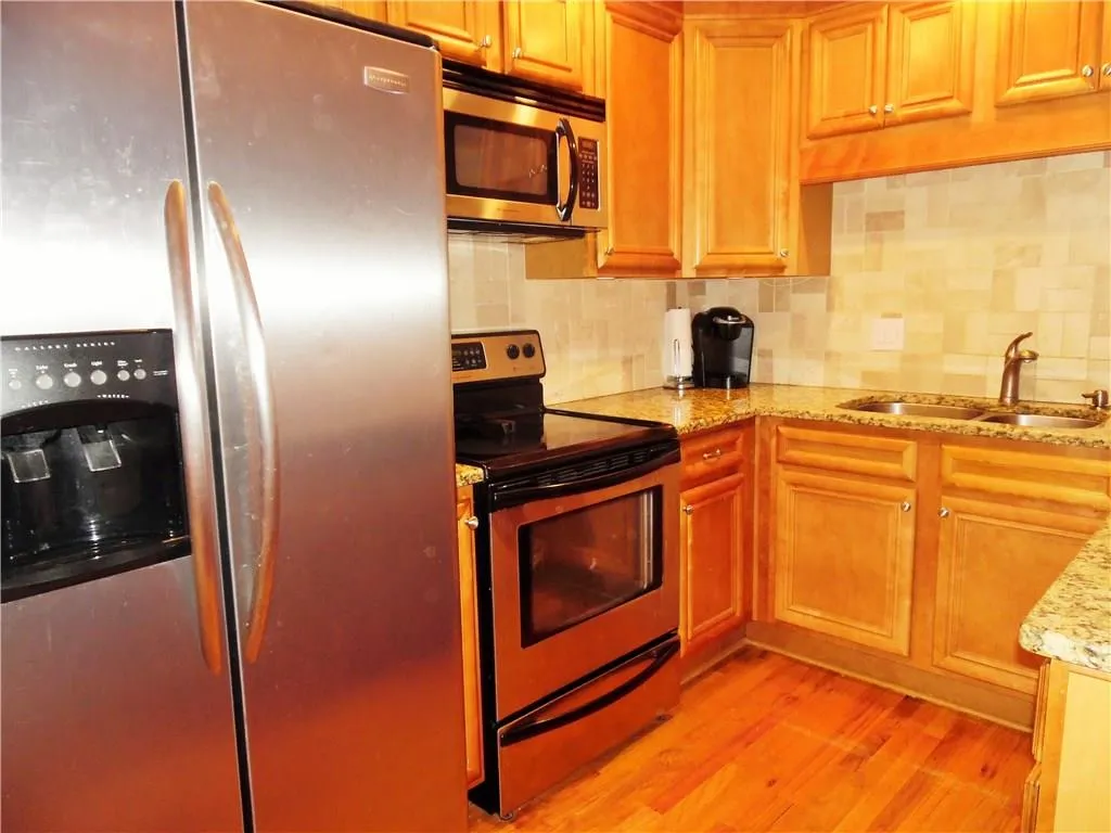 6520 Roswell Road Unit 4, Atlanta, Georgia 30328, 2 Bedrooms Bedrooms, ,1 BathroomBathrooms,Residential,Sold,6520 Roswell Road Unit 4,5628460