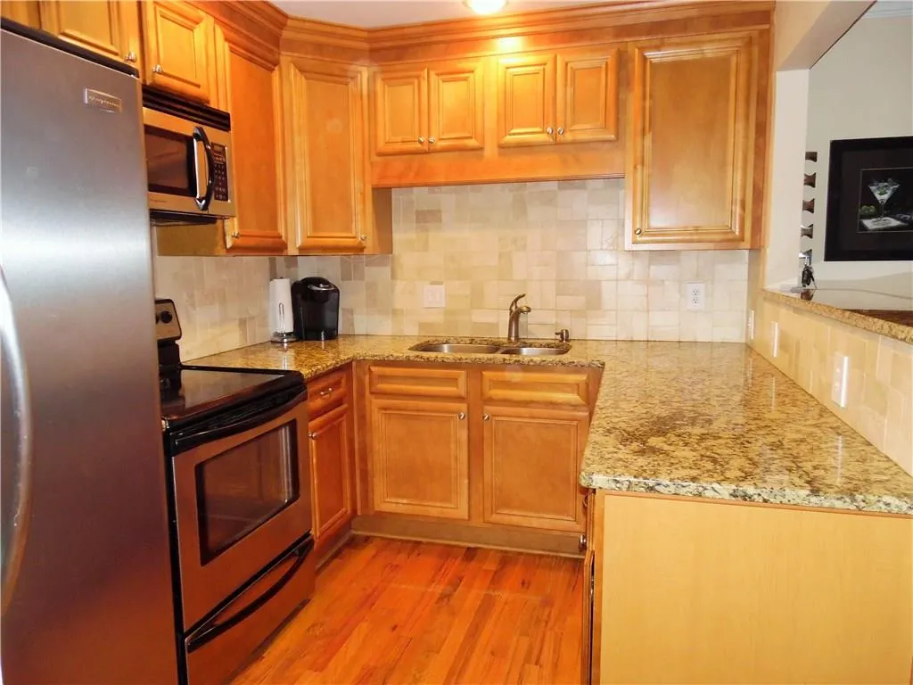 6520 Roswell Road Unit 4, Atlanta, Georgia 30328, 2 Bedrooms Bedrooms, ,1 BathroomBathrooms,Residential,Sold,6520 Roswell Road Unit 4,5628460