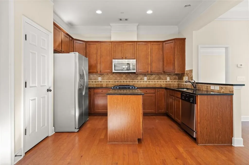 5577 High Point Road, Atlanta, Georgia 30342, 4 Bedrooms Bedrooms, ,3 BathroomsBathrooms,Residential,Sold,5577 High Point Road,6966862