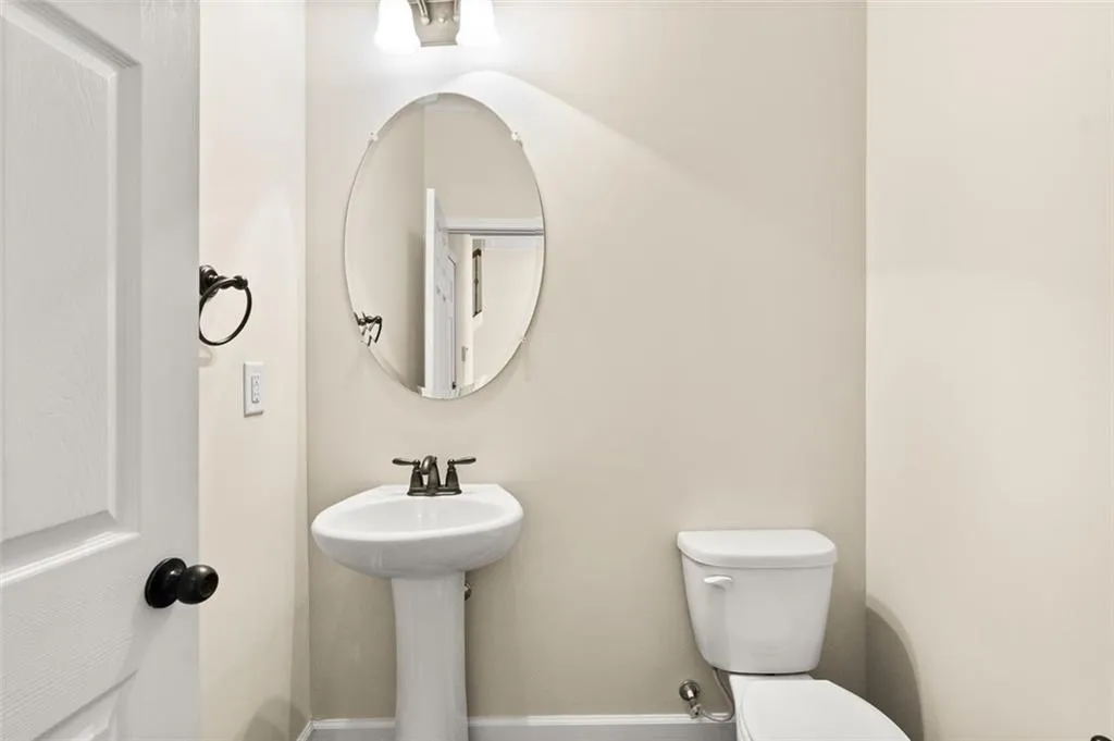 5577 High Point Road, Atlanta, Georgia 30342, 4 Bedrooms Bedrooms, ,3 BathroomsBathrooms,Residential,Sold,5577 High Point Road,6966862