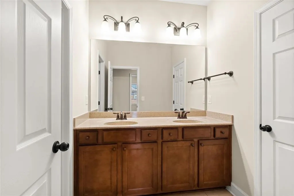 5577 High Point Road, Atlanta, Georgia 30342, 4 Bedrooms Bedrooms, ,3 BathroomsBathrooms,Residential,Sold,5577 High Point Road,6966862