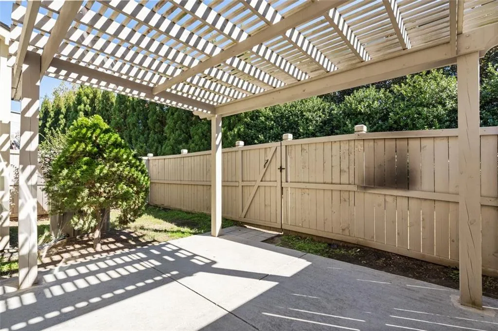 5577 High Point Road, Atlanta, Georgia 30342, 4 Bedrooms Bedrooms, ,3 BathroomsBathrooms,Residential,Sold,5577 High Point Road,6966862