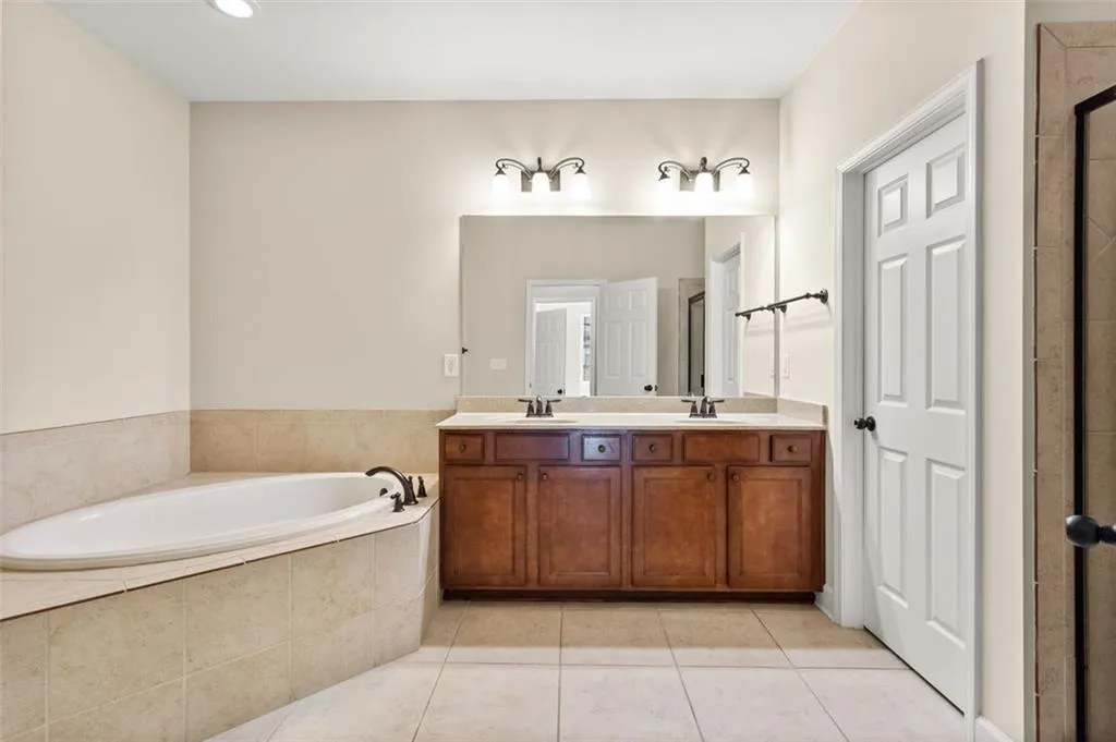 5577 High Point Road, Atlanta, Georgia 30342, 4 Bedrooms Bedrooms, ,3 BathroomsBathrooms,Residential,Sold,5577 High Point Road,6966862