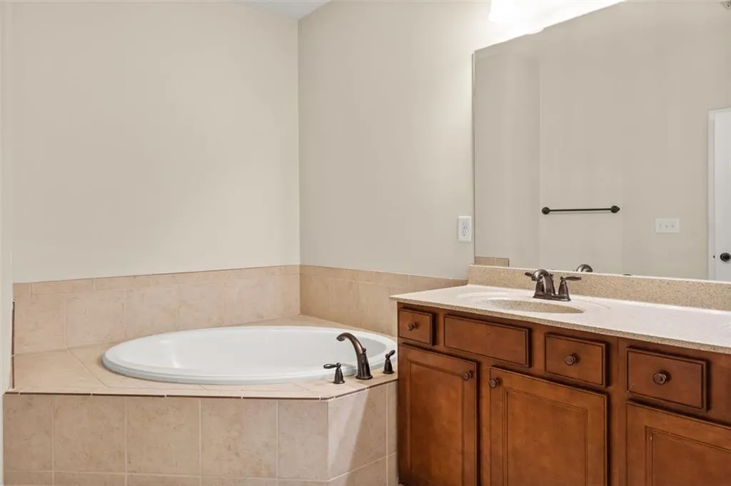 5577 High Point Road, Atlanta, Georgia 30342, 4 Bedrooms Bedrooms, ,3 BathroomsBathrooms,Residential,Sold,5577 High Point Road,6966862
