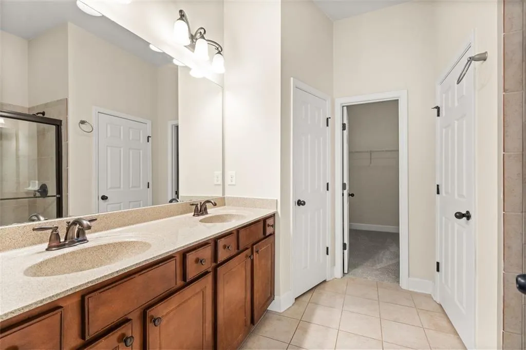 5577 High Point Road, Atlanta, Georgia 30342, 4 Bedrooms Bedrooms, ,3 BathroomsBathrooms,Residential,Sold,5577 High Point Road,6966862