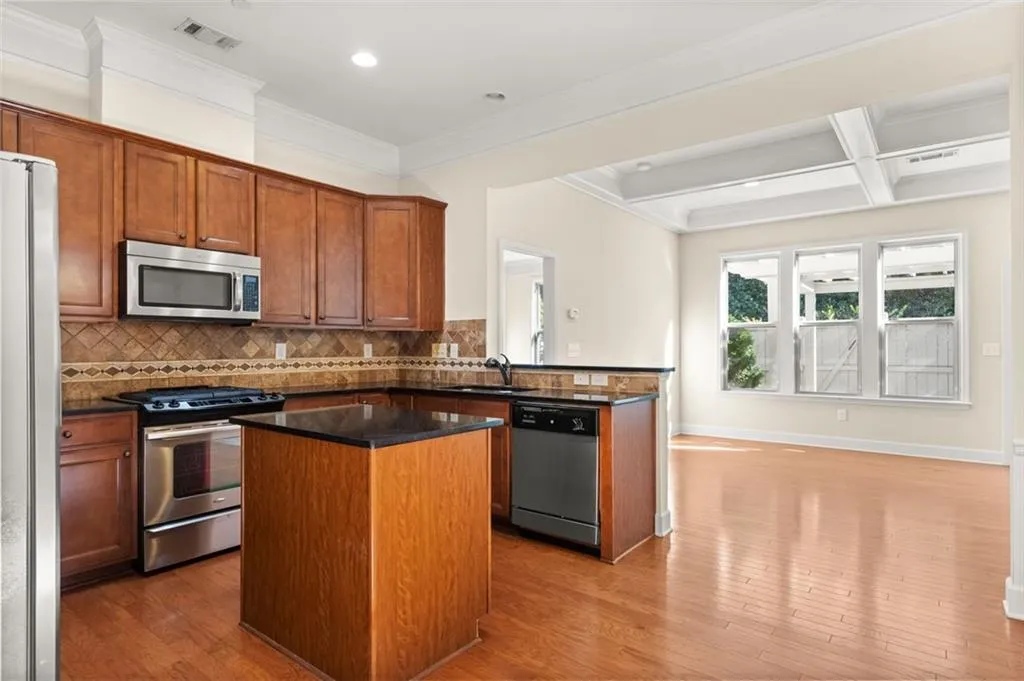 5577 High Point Road, Atlanta, Georgia 30342, 4 Bedrooms Bedrooms, ,3 BathroomsBathrooms,Residential,Sold,5577 High Point Road,6966862