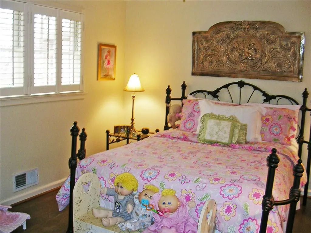 5515 Mount Vernon Parkway, Sandy Springs, Georgia 30327, 5 Bedrooms Bedrooms, ,3 BathroomsBathrooms,Residential,Sold,5515 Mount Vernon Parkway,5813274