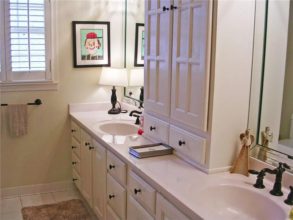 5515 Mount Vernon Parkway, Sandy Springs, Georgia 30327, 5 Bedrooms Bedrooms, ,3 BathroomsBathrooms,Residential,Sold,5515 Mount Vernon Parkway,5813274