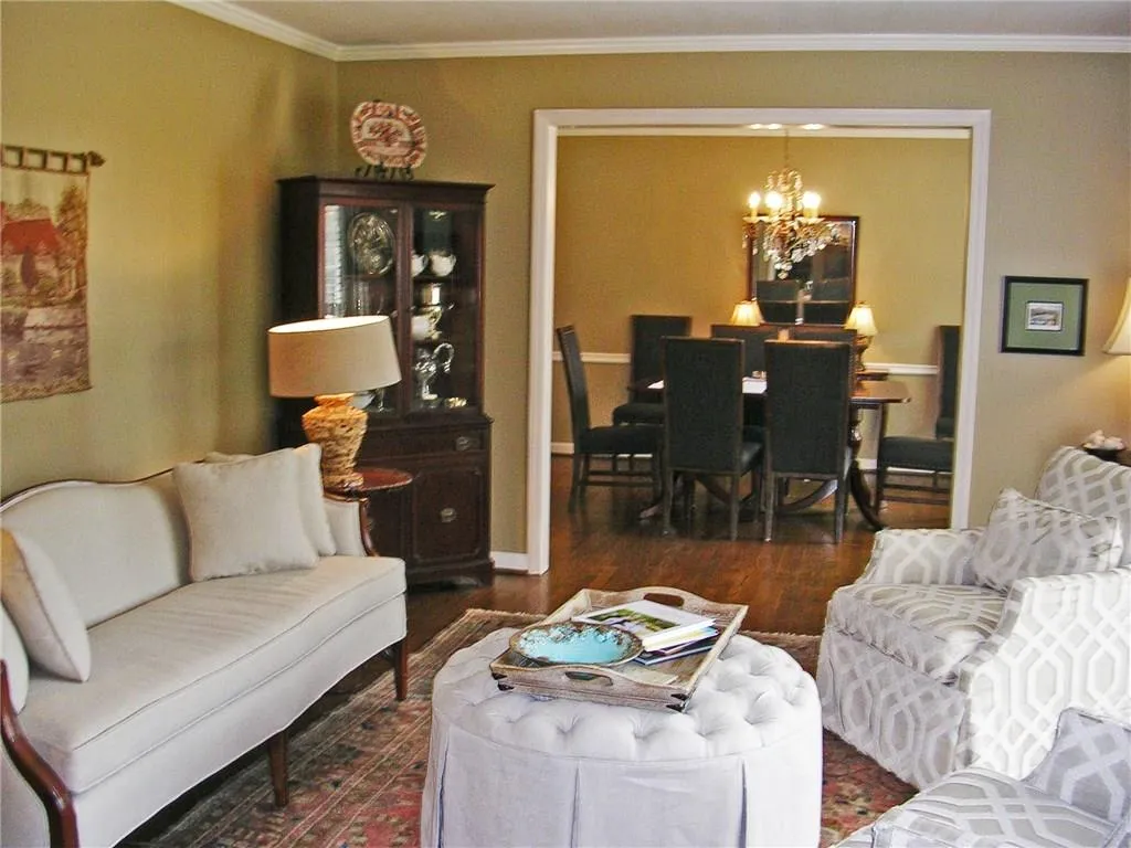 5515 Mount Vernon Parkway, Sandy Springs, Georgia 30327, 5 Bedrooms Bedrooms, ,3 BathroomsBathrooms,Residential,Sold,5515 Mount Vernon Parkway,5813274