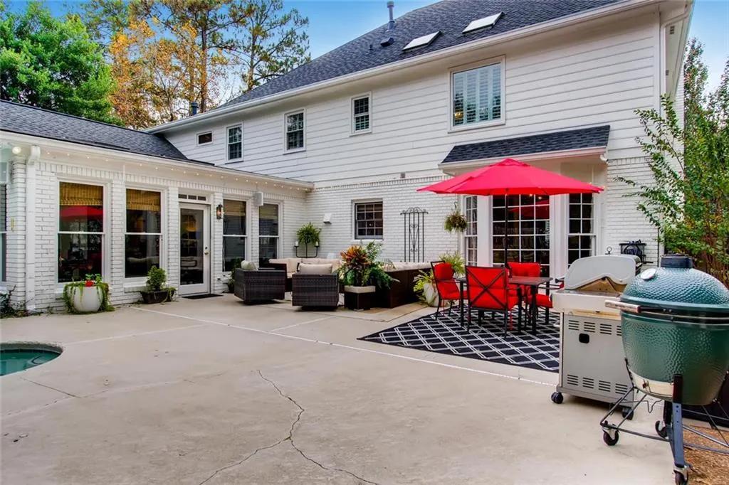 7435 Crompton Court N, Sandy Springs, Georgia 30350, 5 Bedrooms Bedrooms, ,4 BathroomsBathrooms,Residential,Sold,7435 Crompton Court N,6642893