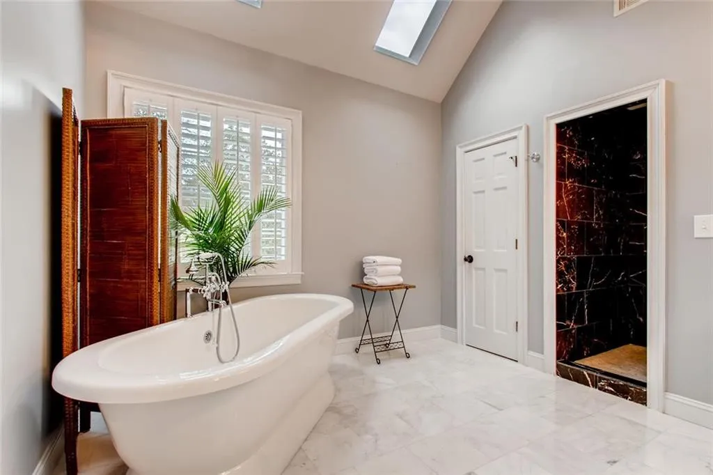 7435 Crompton Court N, Sandy Springs, Georgia 30350, 5 Bedrooms Bedrooms, ,4 BathroomsBathrooms,Residential,Sold,7435 Crompton Court N,6642893