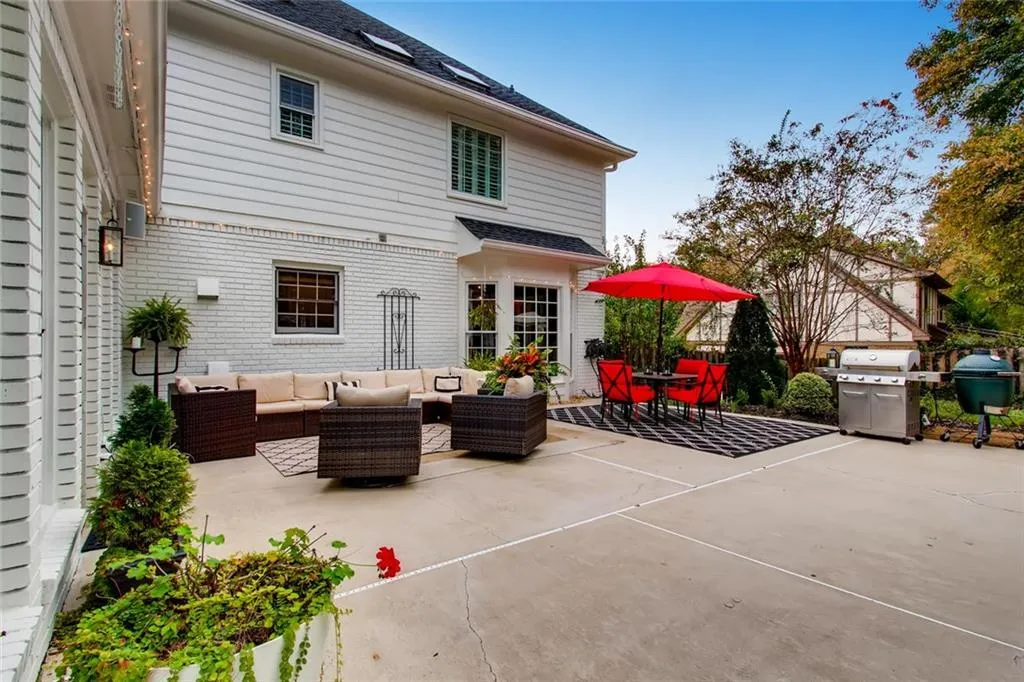 7435 Crompton Court N, Sandy Springs, Georgia 30350, 5 Bedrooms Bedrooms, ,4 BathroomsBathrooms,Residential,Sold,7435 Crompton Court N,6642893