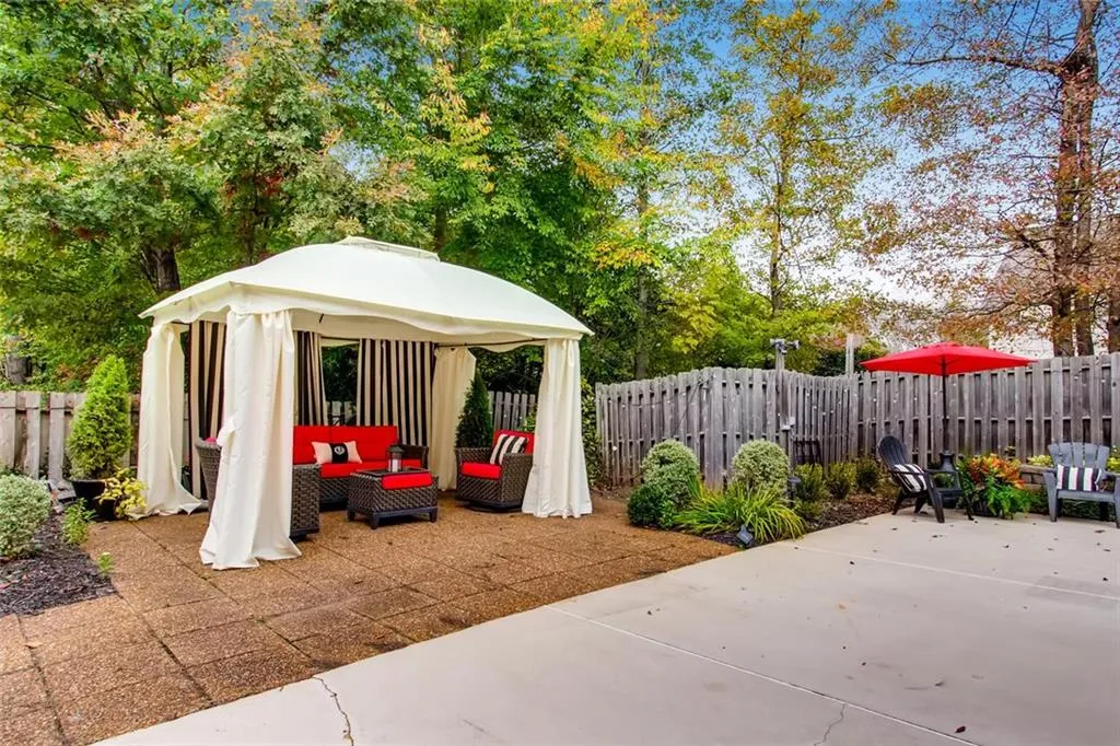 7435 Crompton Court N, Sandy Springs, Georgia 30350, 5 Bedrooms Bedrooms, ,4 BathroomsBathrooms,Residential,Sold,7435 Crompton Court N,6642893