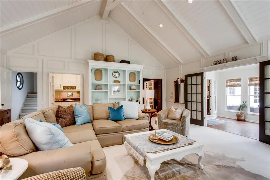 7435 Crompton Court N, Sandy Springs, Georgia 30350, 5 Bedrooms Bedrooms, ,4 BathroomsBathrooms,Residential,Sold,7435 Crompton Court N,6642893