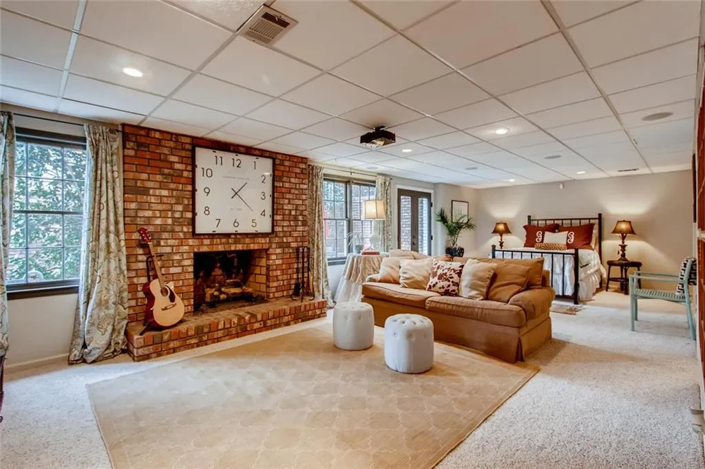 7435 Crompton Court N, Sandy Springs, Georgia 30350, 5 Bedrooms Bedrooms, ,4 BathroomsBathrooms,Residential,Sold,7435 Crompton Court N,6642893