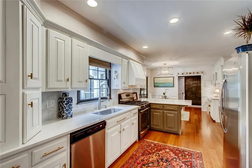 7435 Crompton Court N, Sandy Springs, Georgia 30350, 5 Bedrooms Bedrooms, ,4 BathroomsBathrooms,Residential,Sold,7435 Crompton Court N,6642893