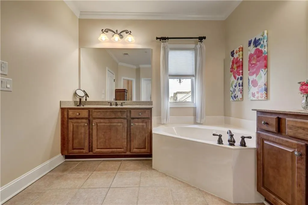 926 Boudreau Court, Sandy Springs, Georgia 30328, 3 Bedrooms Bedrooms, ,3 BathroomsBathrooms,Residential,Sold,926 Boudreau Court,6664747