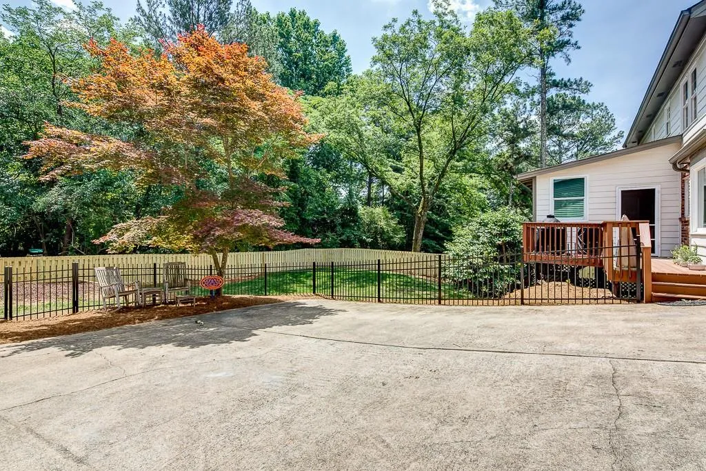 6810 Hunters Trace Circle, Sandy Springs, Georgia 30328, 5 Bedrooms Bedrooms, ,2 BathroomsBathrooms,Residential,Sold,6810 Hunters Trace Circle,5702180