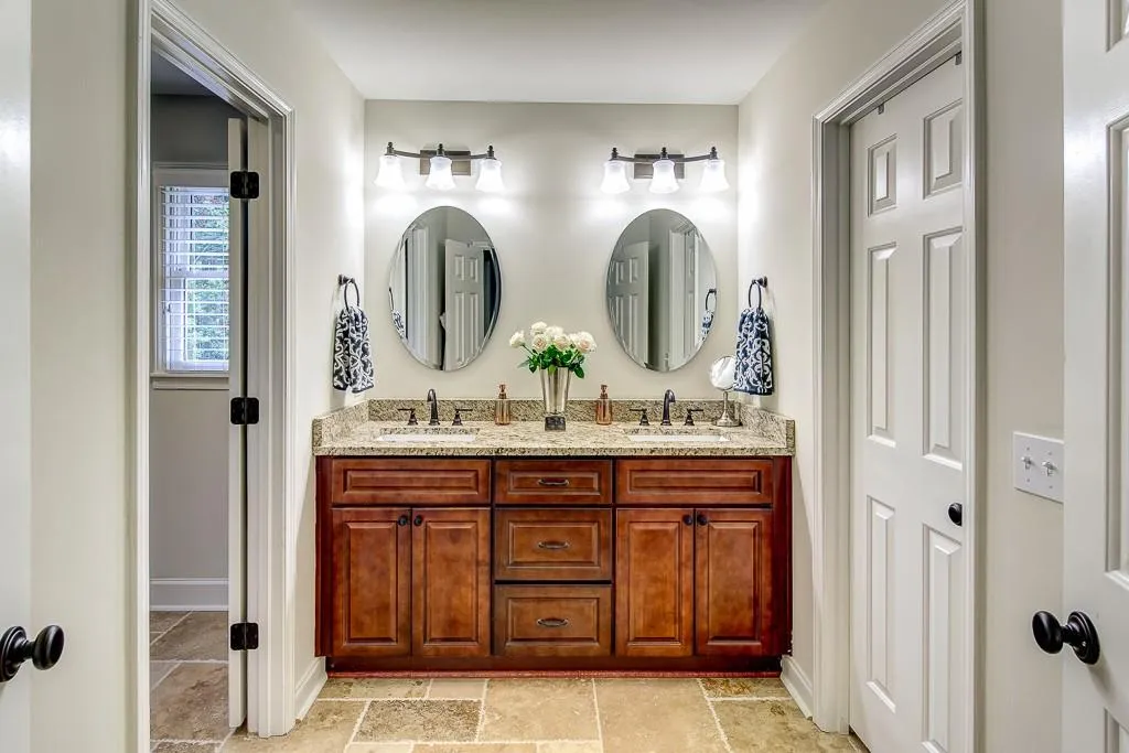 6810 Hunters Trace Circle, Sandy Springs, Georgia 30328, 5 Bedrooms Bedrooms, ,2 BathroomsBathrooms,Residential,Sold,6810 Hunters Trace Circle,5702180