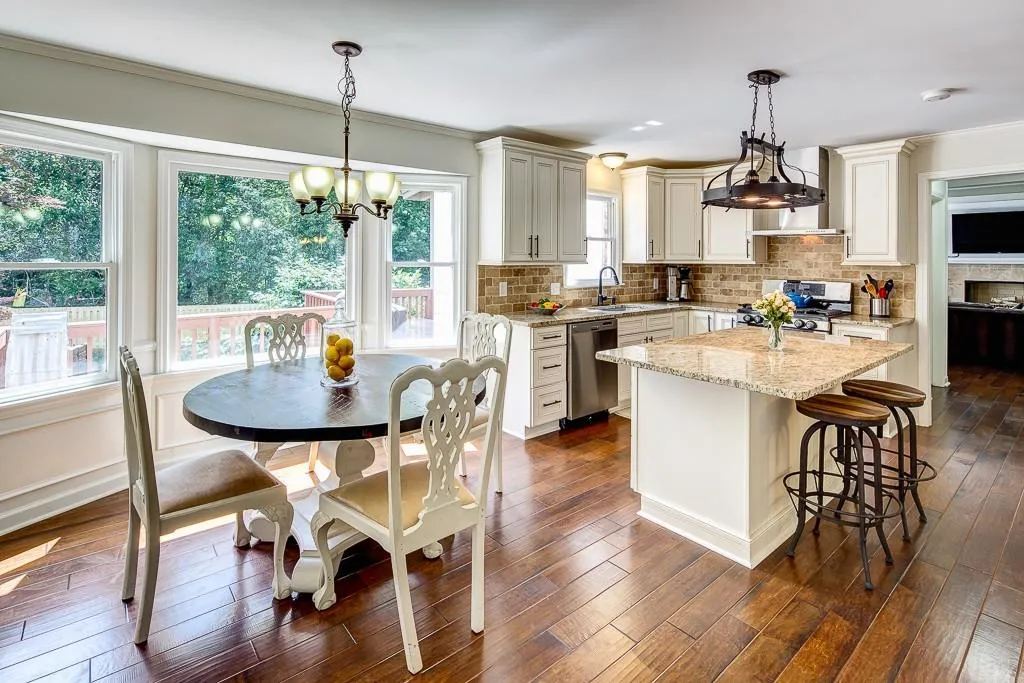 6810 Hunters Trace Circle, Sandy Springs, Georgia 30328, 5 Bedrooms Bedrooms, ,2 BathroomsBathrooms,Residential,Sold,6810 Hunters Trace Circle,5702180