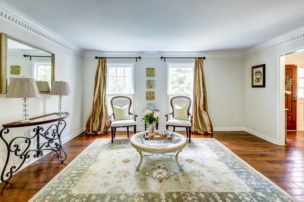 6810 Hunters Trace Circle, Sandy Springs, Georgia 30328, 5 Bedrooms Bedrooms, ,2 BathroomsBathrooms,Residential,Sold,6810 Hunters Trace Circle,5702180