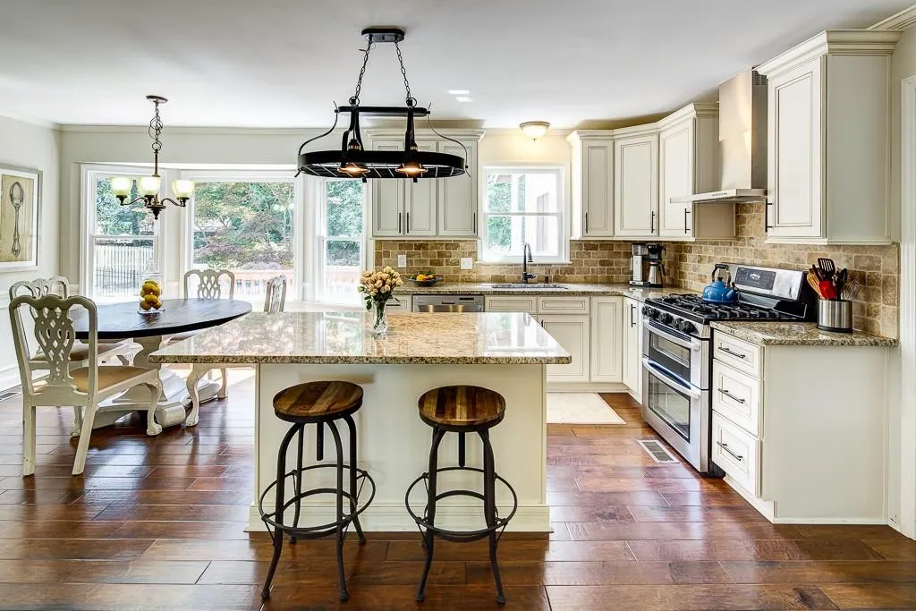 6810 Hunters Trace Circle, Sandy Springs, Georgia 30328, 5 Bedrooms Bedrooms, ,2 BathroomsBathrooms,Residential,Sold,6810 Hunters Trace Circle,5702180