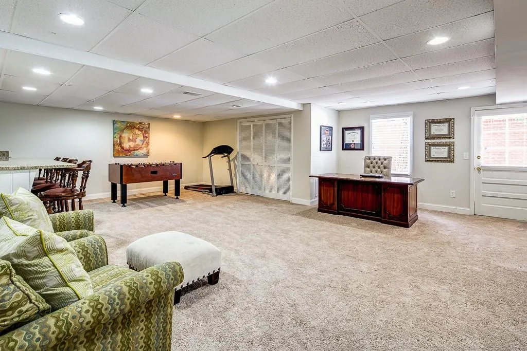 6810 Hunters Trace Circle, Sandy Springs, Georgia 30328, 5 Bedrooms Bedrooms, ,2 BathroomsBathrooms,Residential,Sold,6810 Hunters Trace Circle,5702180