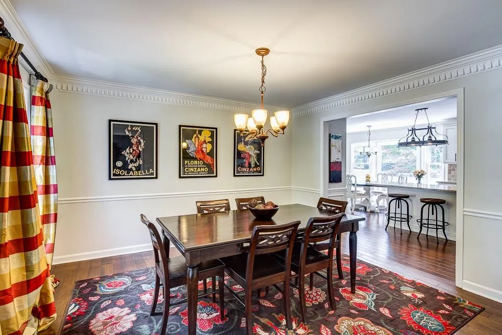 6810 Hunters Trace Circle, Sandy Springs, Georgia 30328, 5 Bedrooms Bedrooms, ,2 BathroomsBathrooms,Residential,Sold,6810 Hunters Trace Circle,5702180