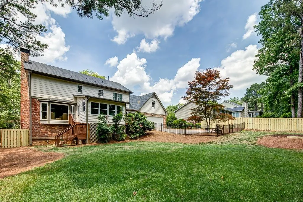 6810 Hunters Trace Circle, Sandy Springs, Georgia 30328, 5 Bedrooms Bedrooms, ,2 BathroomsBathrooms,Residential,Sold,6810 Hunters Trace Circle,5702180