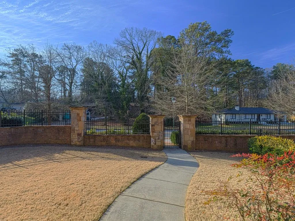 455 Glenmanor Court, Atlanta, Georgia 30328, 6 Bedrooms Bedrooms, ,5 BathroomsBathrooms,Residential,Sold,455 Glenmanor Court,5951941