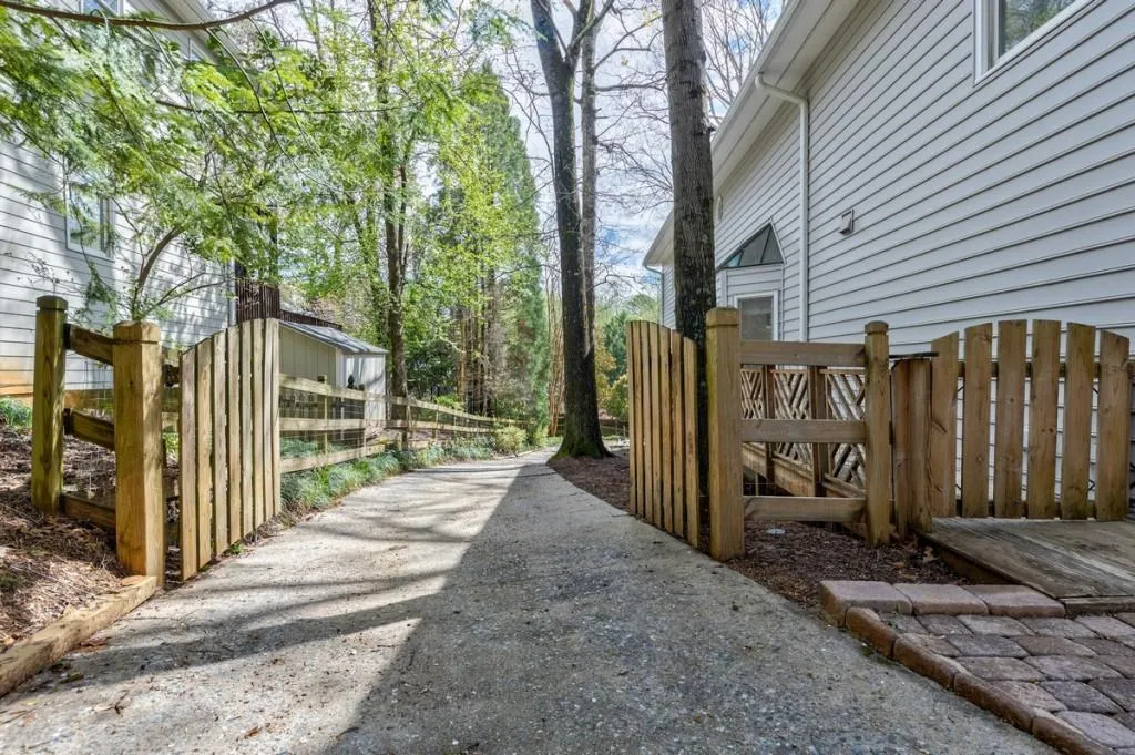 4781 E Conway Drive Nw, Atlanta, Georgia 30327, 5 Bedrooms Bedrooms, ,5 BathroomsBathrooms,Residential,Sold,4781 E Conway Drive Nw,6703473