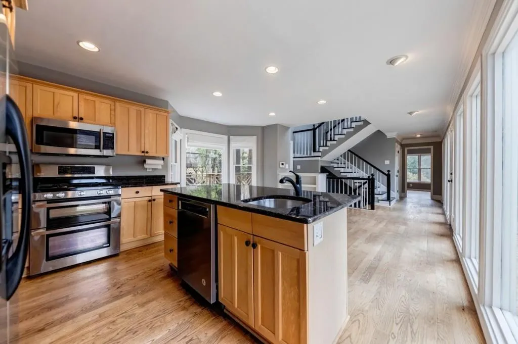 4781 E Conway Drive Nw, Atlanta, Georgia 30327, 5 Bedrooms Bedrooms, ,5 BathroomsBathrooms,Residential,Sold,4781 E Conway Drive Nw,6703473