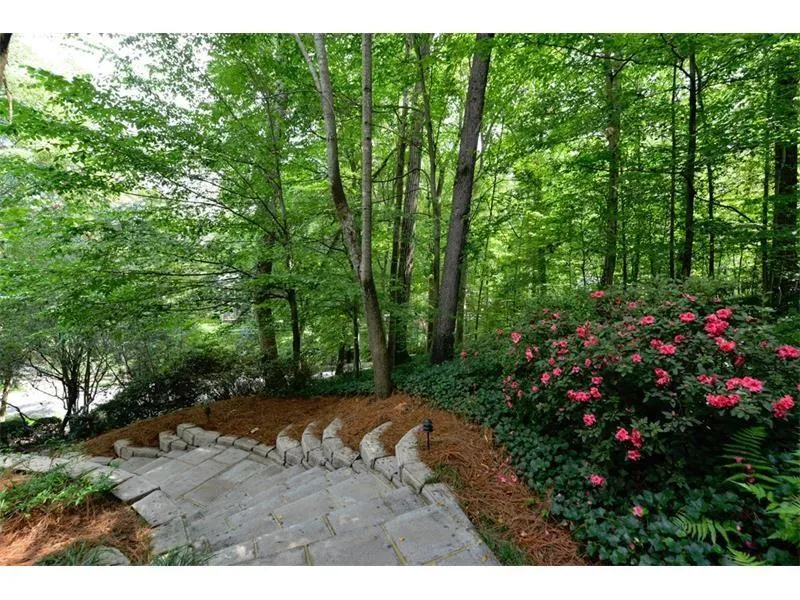 3900 Powers Ferry Road Nw, Atlanta, Georgia 30342, 5 Bedrooms Bedrooms, ,4 BathroomsBathrooms,Residential,Sold,3900 Powers Ferry Road Nw,5624938
