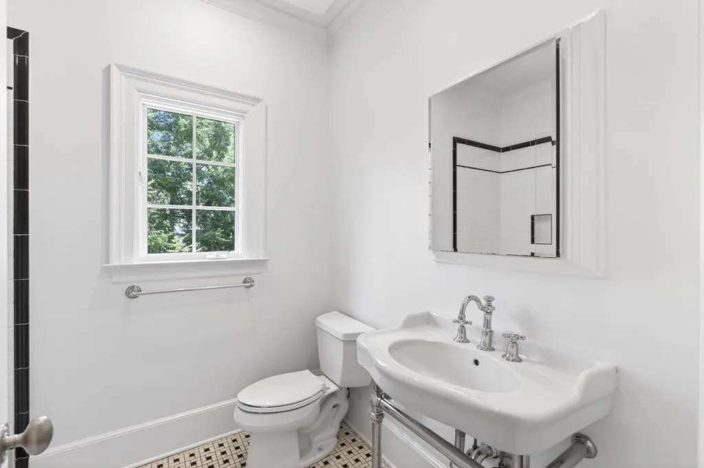516 Tara Trail, Atlanta, Georgia 30327, 5 Bedrooms Bedrooms, ,5 BathroomsBathrooms,Residential,For Sale,516 Tara Trail,7750099