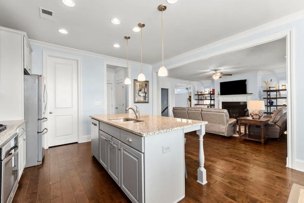 7525 Glisten Avenue, Atlanta, Georgia 30328, 4 Bedrooms Bedrooms, ,3 BathroomsBathrooms,Residential,Sold,7525 Glisten Avenue,6732438