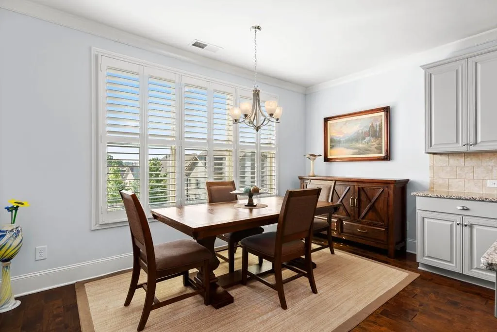 7525 Glisten Avenue, Atlanta, Georgia 30328, 4 Bedrooms Bedrooms, ,3 BathroomsBathrooms,Residential,Sold,7525 Glisten Avenue,6732438