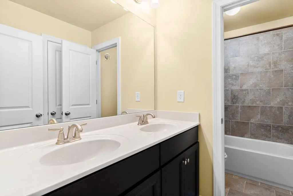 7525 Glisten Avenue, Atlanta, Georgia 30328, 4 Bedrooms Bedrooms, ,3 BathroomsBathrooms,Residential,Sold,7525 Glisten Avenue,6732438