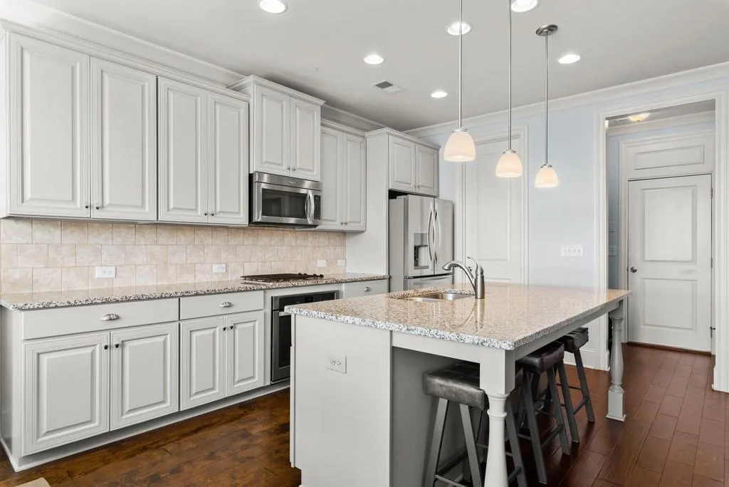 7525 Glisten Avenue, Atlanta, Georgia 30328, 4 Bedrooms Bedrooms, ,3 BathroomsBathrooms,Residential,Sold,7525 Glisten Avenue,6732438