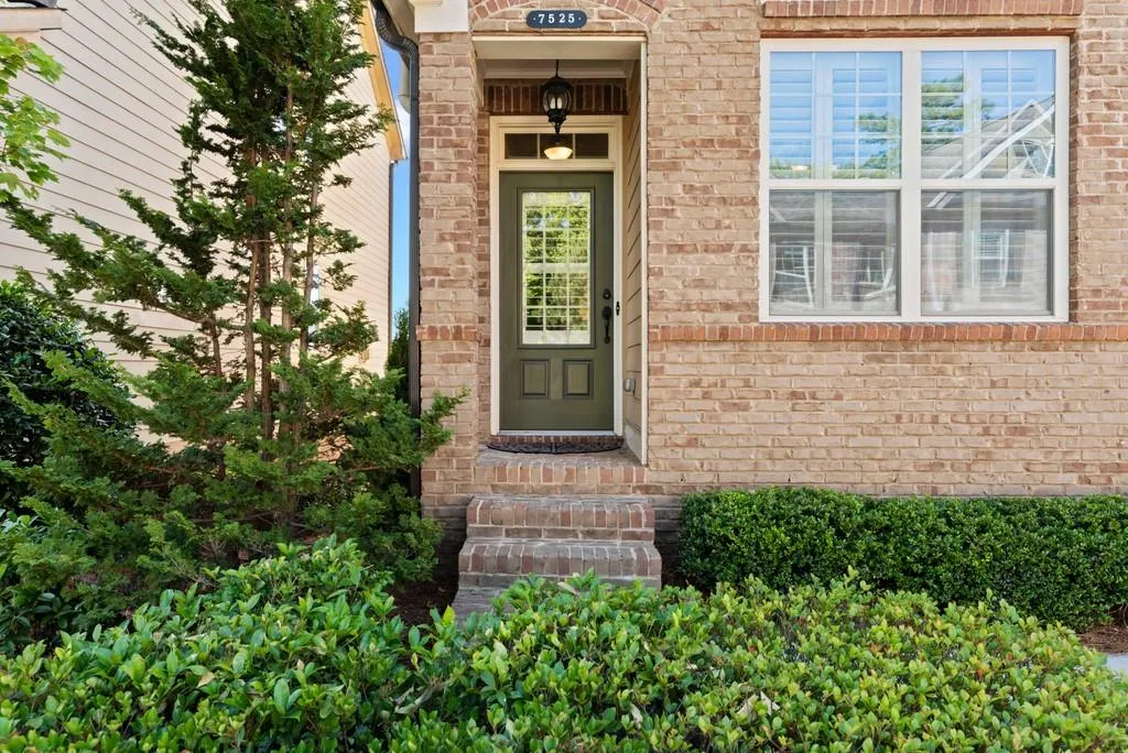 7525 Glisten Avenue, Atlanta, Georgia 30328, 4 Bedrooms Bedrooms, ,3 BathroomsBathrooms,Residential,Sold,7525 Glisten Avenue,6732438