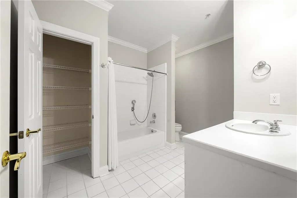 5415 Northland Drive Unit 305, Atlanta, Georgia 30342, 2 Bedrooms Bedrooms, ,2 BathroomsBathrooms,Residential,Sold,5415 Northland Drive Unit 305,7174781