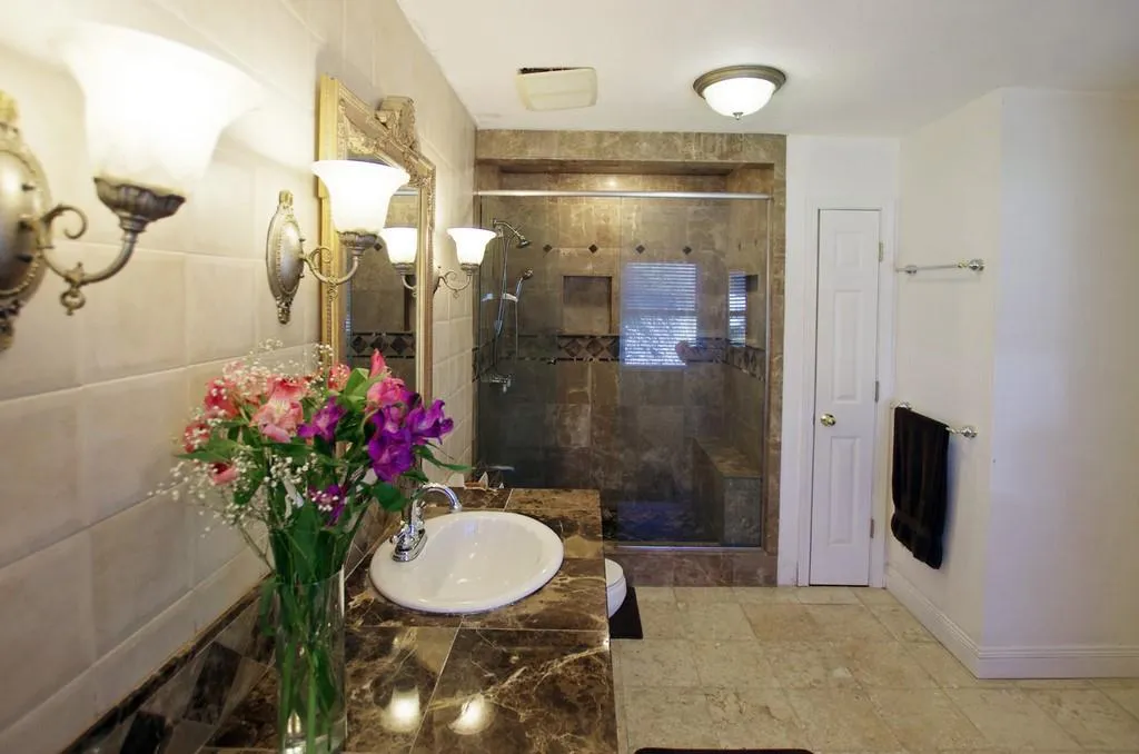 240 Danbury Lane Nw, Atlanta, Georgia 30327, 7 Bedrooms Bedrooms, ,5 BathroomsBathrooms,Residential,Sold,240 Danbury Lane Nw,6664970