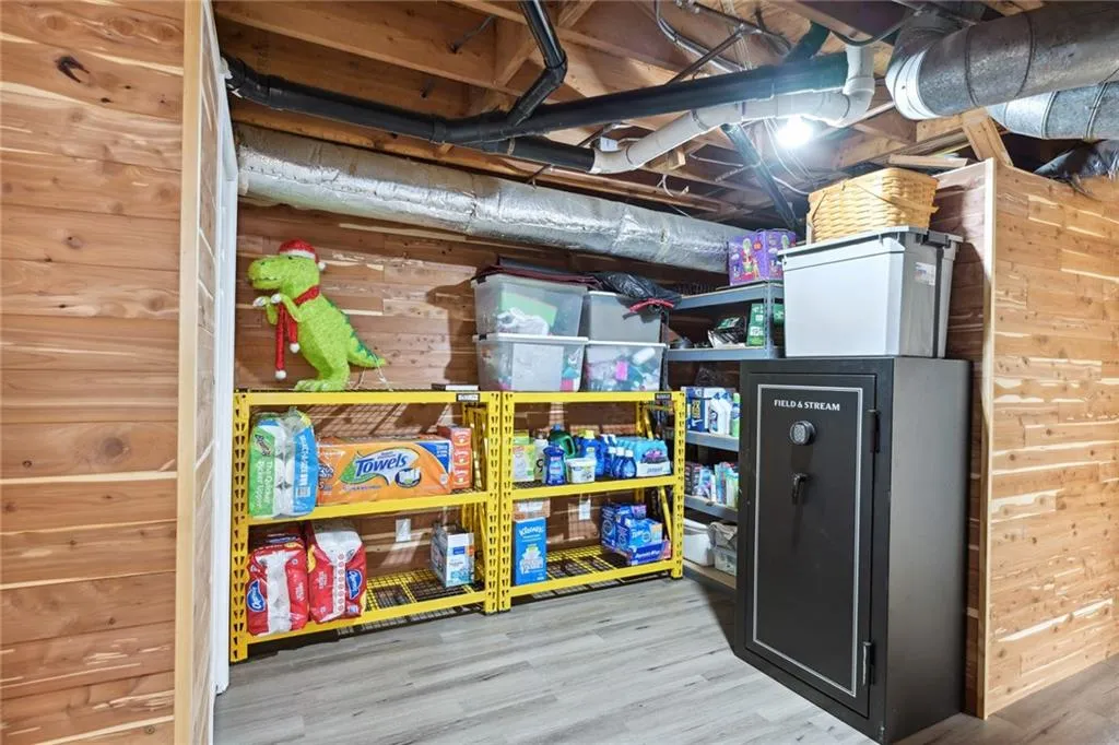 6930 Hunters Knoll Ne, Sandy Springs, Georgia 30328, 4 Bedrooms Bedrooms, ,4 BathroomsBathrooms,Residential,Sold,6930 Hunters Knoll Ne,7201851