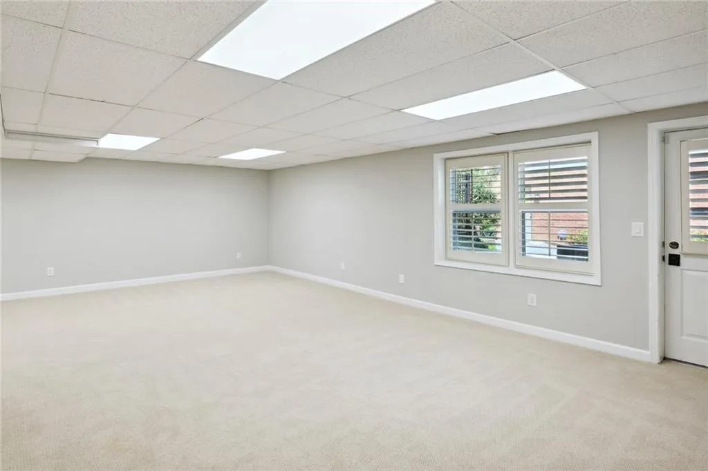 6930 Hunters Knoll Ne, Sandy Springs, Georgia 30328, 4 Bedrooms Bedrooms, ,4 BathroomsBathrooms,Residential,Sold,6930 Hunters Knoll Ne,7201851