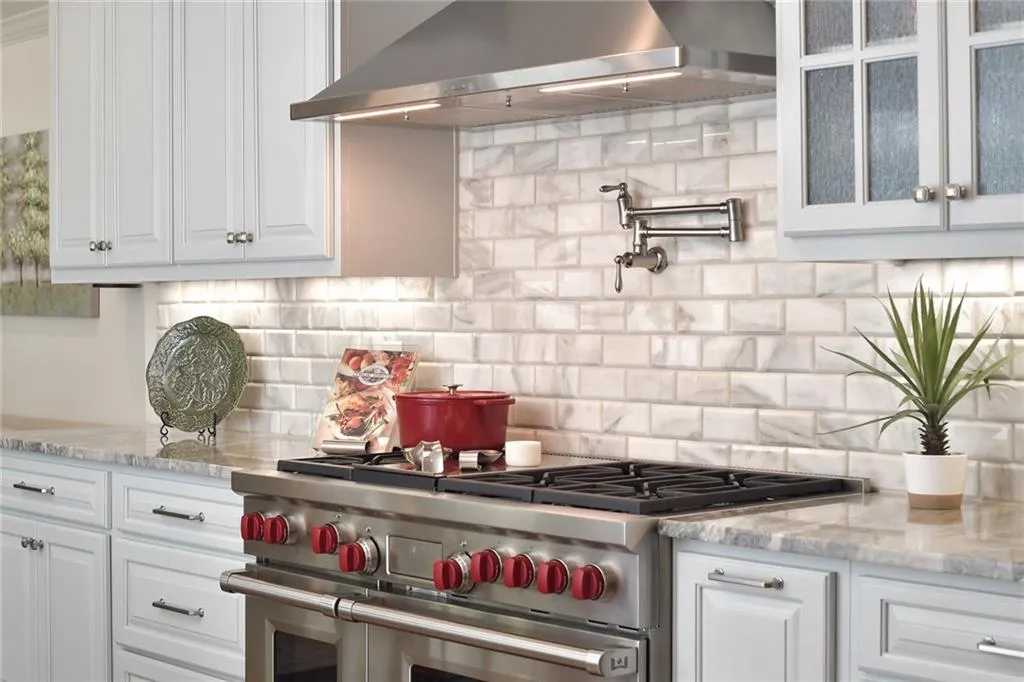 6930 Hunters Knoll Ne, Sandy Springs, Georgia 30328, 4 Bedrooms Bedrooms, ,4 BathroomsBathrooms,Residential,Sold,6930 Hunters Knoll Ne,7201851