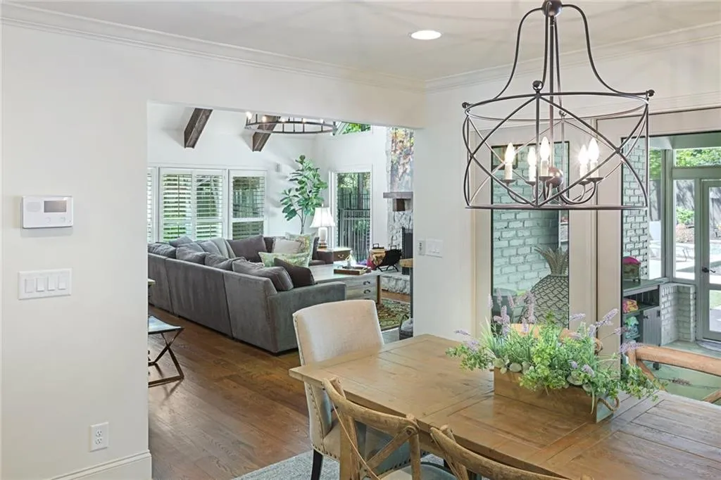 6930 Hunters Knoll Ne, Sandy Springs, Georgia 30328, 4 Bedrooms Bedrooms, ,4 BathroomsBathrooms,Residential,Sold,6930 Hunters Knoll Ne,7201851