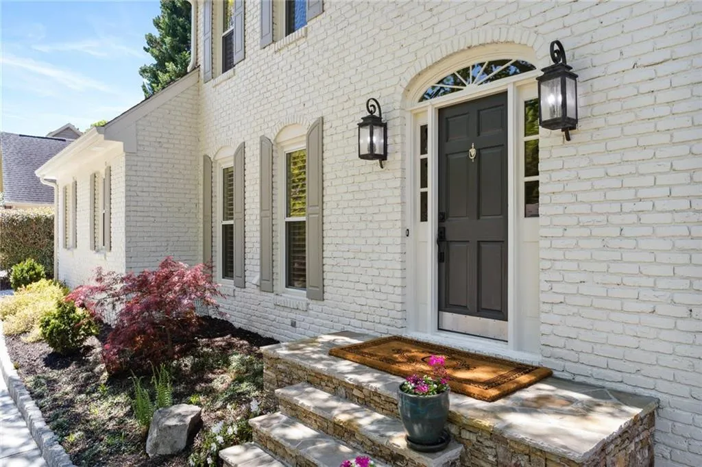 6930 Hunters Knoll Ne, Sandy Springs, Georgia 30328, 4 Bedrooms Bedrooms, ,4 BathroomsBathrooms,Residential,Sold,6930 Hunters Knoll Ne,7201851