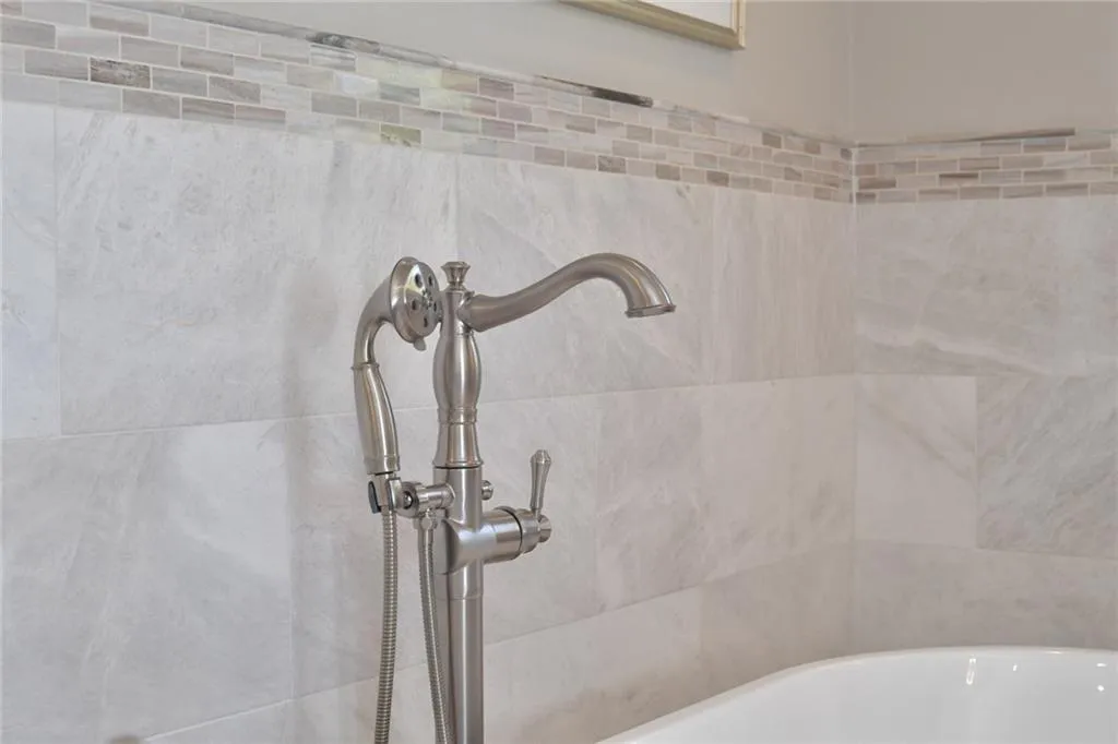 6930 Hunters Knoll Ne, Sandy Springs, Georgia 30328, 4 Bedrooms Bedrooms, ,4 BathroomsBathrooms,Residential,Sold,6930 Hunters Knoll Ne,7201851