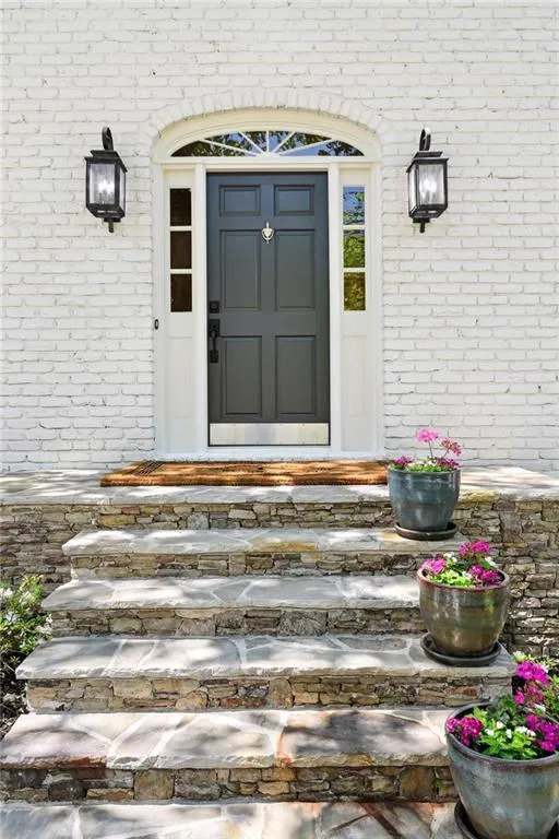 6930 Hunters Knoll Ne, Sandy Springs, Georgia 30328, 4 Bedrooms Bedrooms, ,4 BathroomsBathrooms,Residential,Sold,6930 Hunters Knoll Ne,7201851