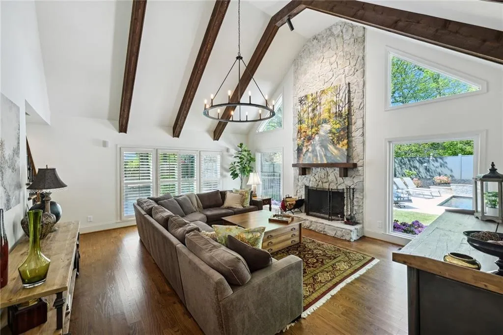 6930 Hunters Knoll Ne, Sandy Springs, Georgia 30328, 4 Bedrooms Bedrooms, ,4 BathroomsBathrooms,Residential,Sold,6930 Hunters Knoll Ne,7201851