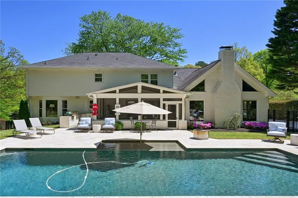 6930 Hunters Knoll Ne, Sandy Springs, Georgia 30328, 4 Bedrooms Bedrooms, ,4 BathroomsBathrooms,Residential,Sold,6930 Hunters Knoll Ne,7201851